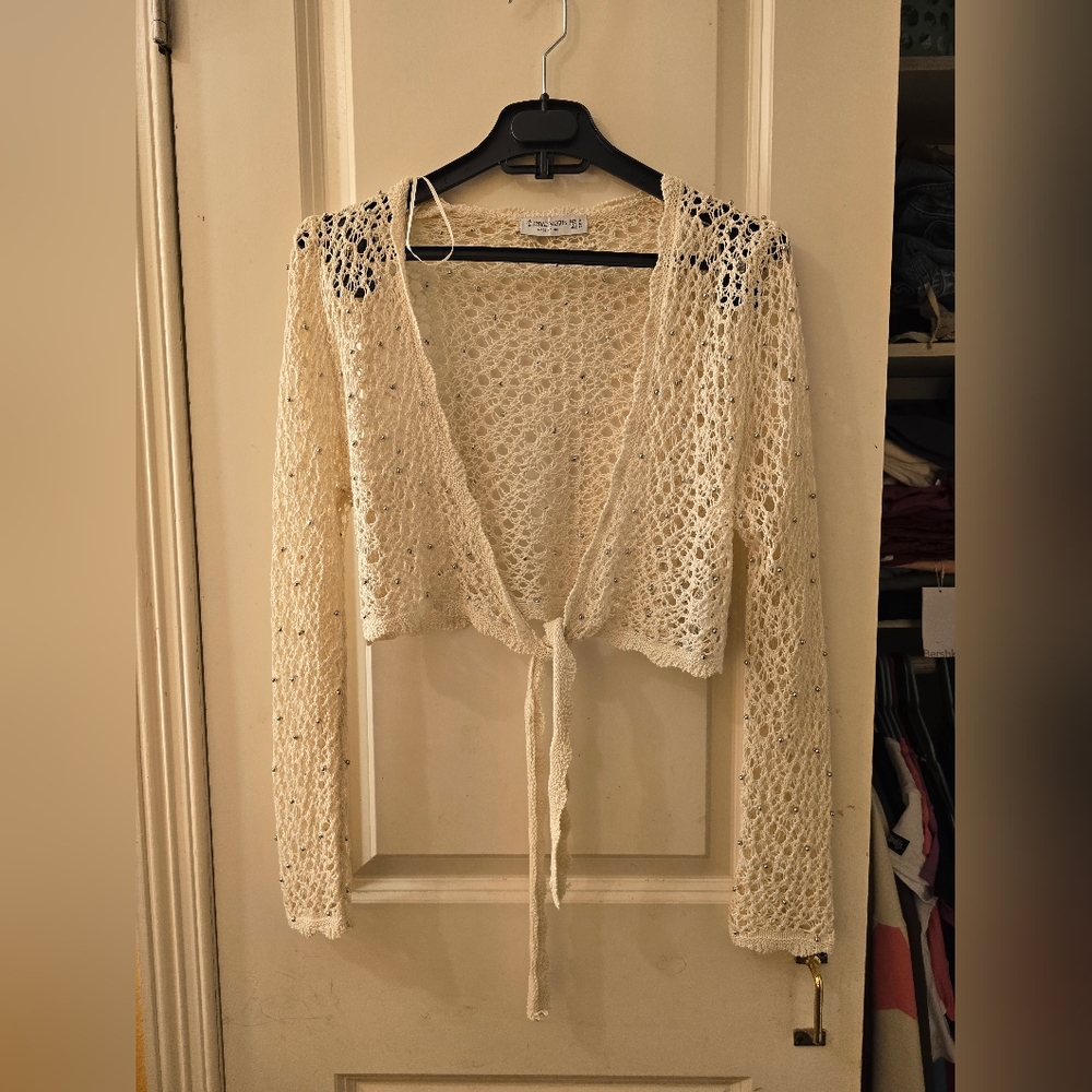 Stradivarius crop knit top sz M color off white with embroidered metallic balls